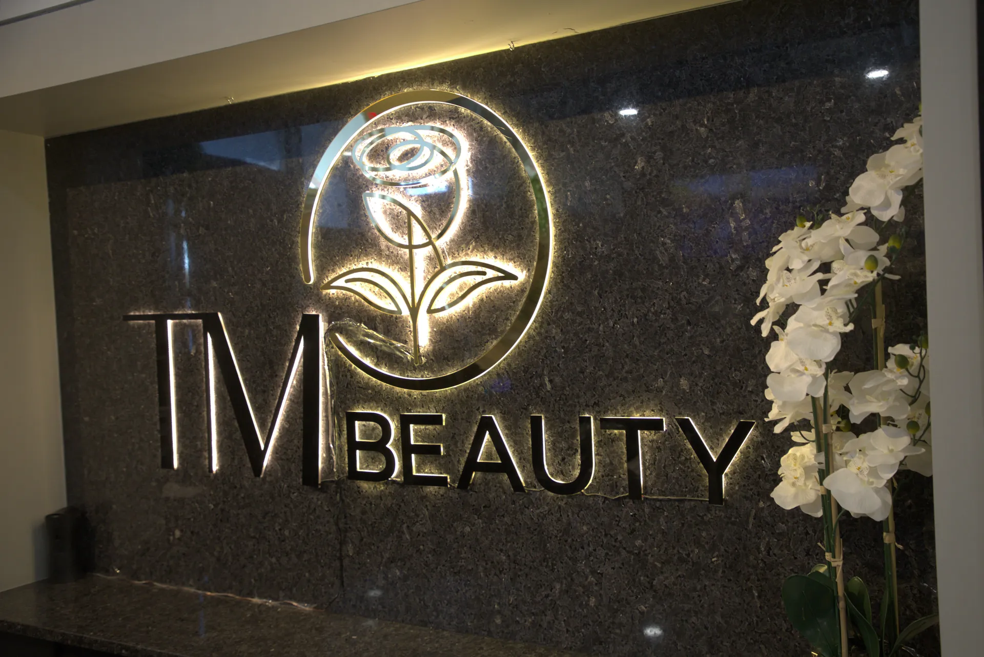 TM Beauty Salon Luxury Background